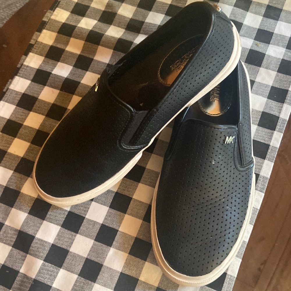 MiICHAEL KORS Black Leather slip on tennis shoes